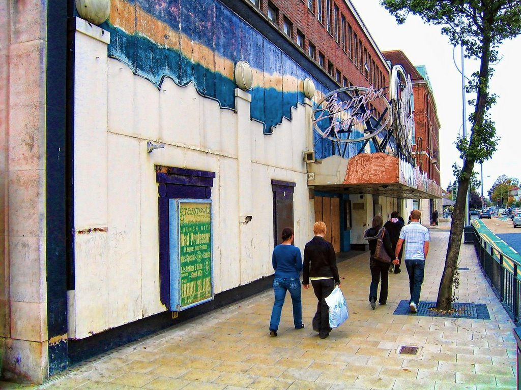 Lexington Avenue Disco - Decaying frontage - Ferensway, Hull by Pete Riches