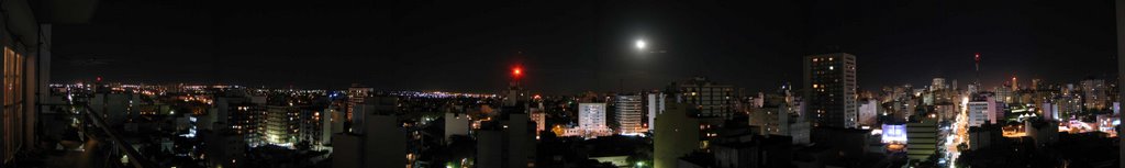 Mar del Plata Luna llena sobre la ciudad by Pasqualino Marchese