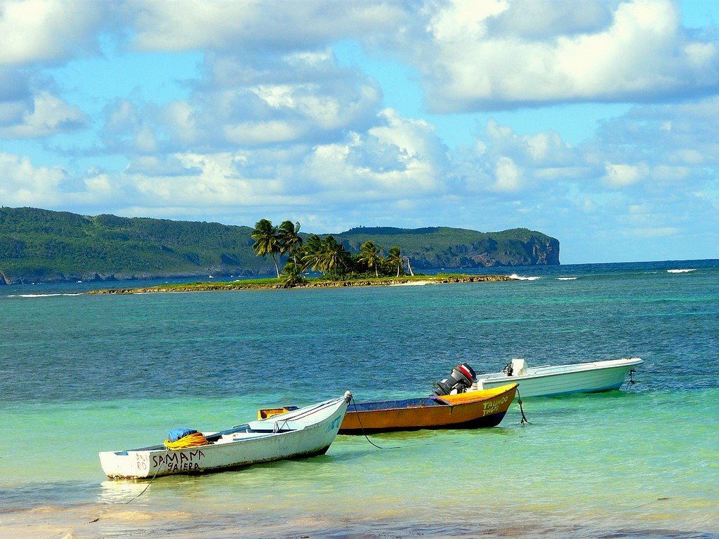 Les Antilles, La République dominicaine, Samana, Barques de Pêcheur à Las Galeras by Roger-11