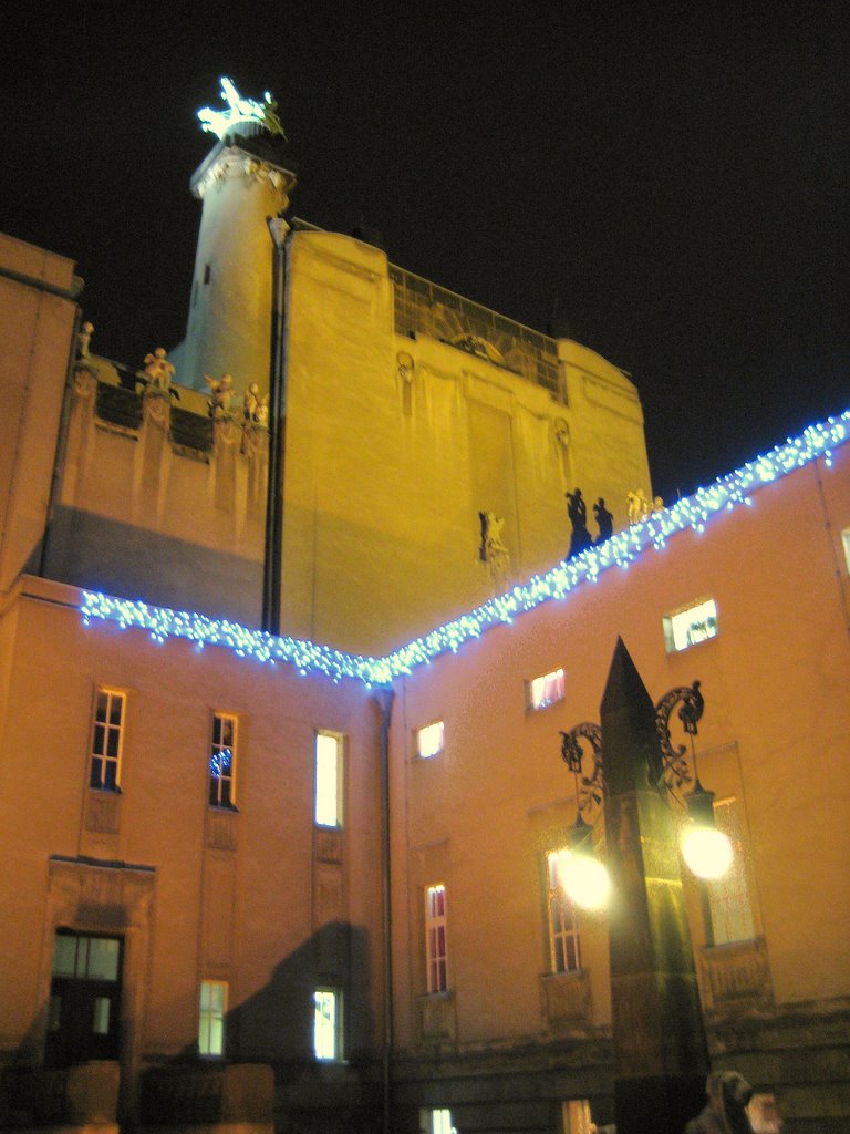 Cottbus, Jugendstil-Staatstheater mit Weihnachtsbeleuchtung (3) by brugge_tripel