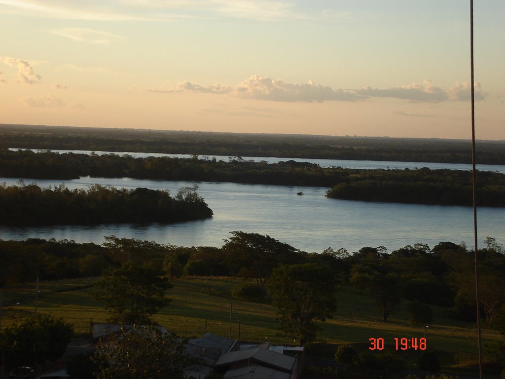 Rio Paraná ao entardecer (visto da cidade) by Jômer