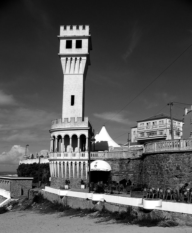 A Torre em Santa Cruz by Graça Oliveira