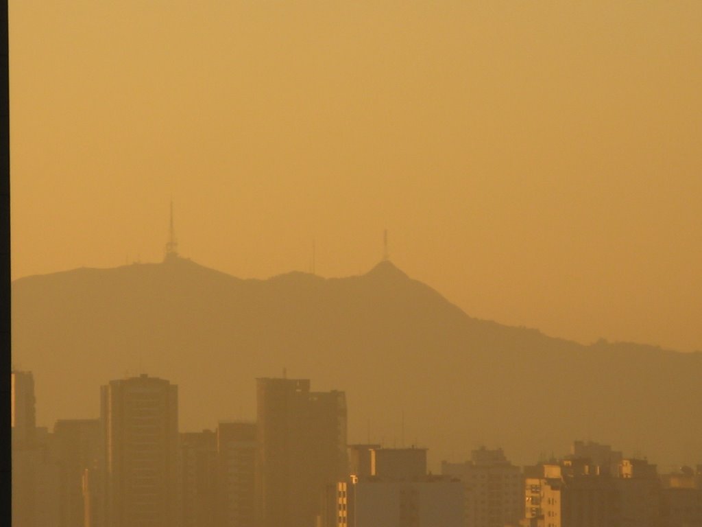 Por do Sol / Pico do Jaraguá by Joannis Mihail Moudatsos