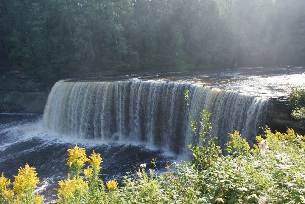 Tahquamenon's Upper Falls by Kerry2Kerry