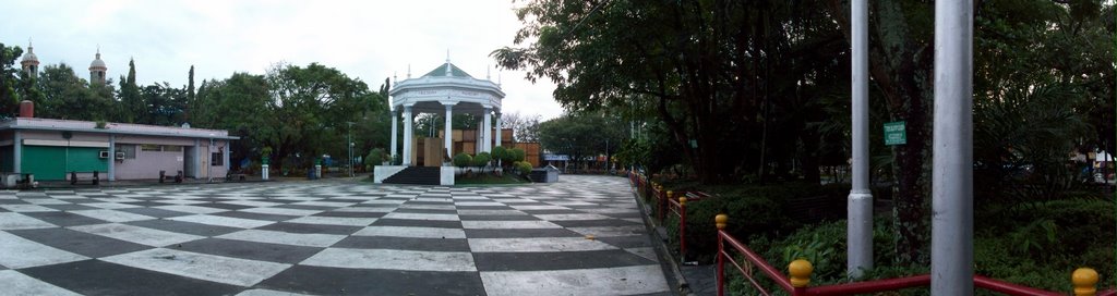 Public plaza vicinity in Bacolod City, Negros Occidental , Philippines by kang © francis b i ♣