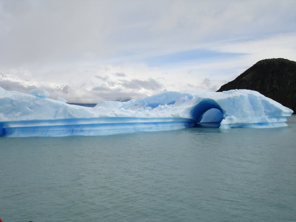 2005-Patagonia tempano frente Upsala by Angel-C. Aibar