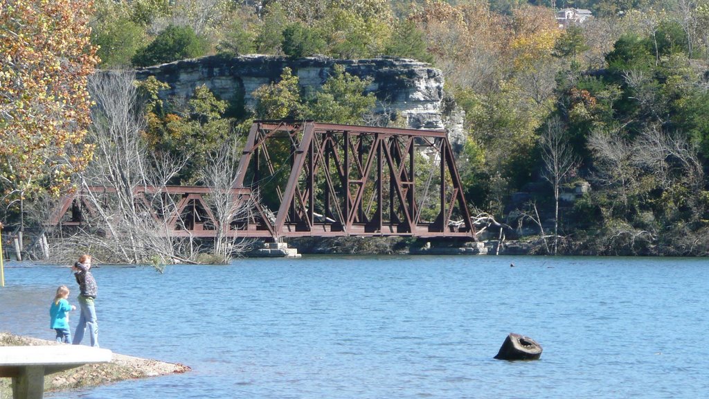 2009_10-18_Beaver Arkansas_P1090425_Abandoned RR Bridge by lightbenders