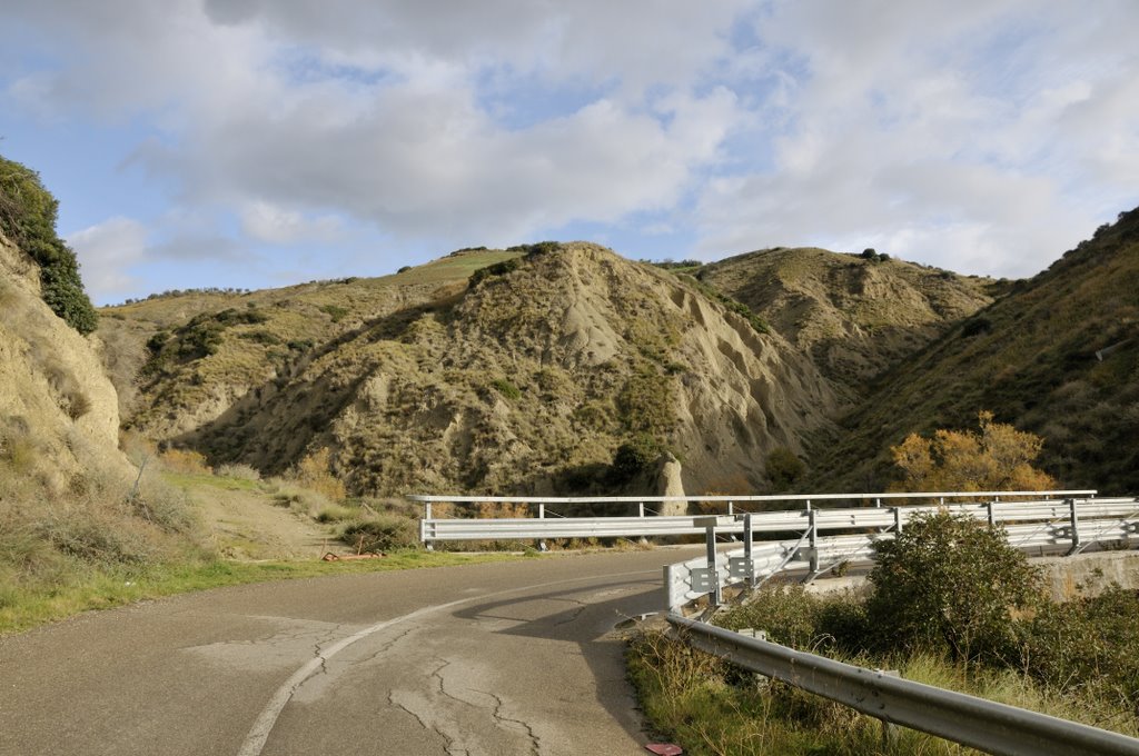 Strada per Grottole (road to Grottole) by apas