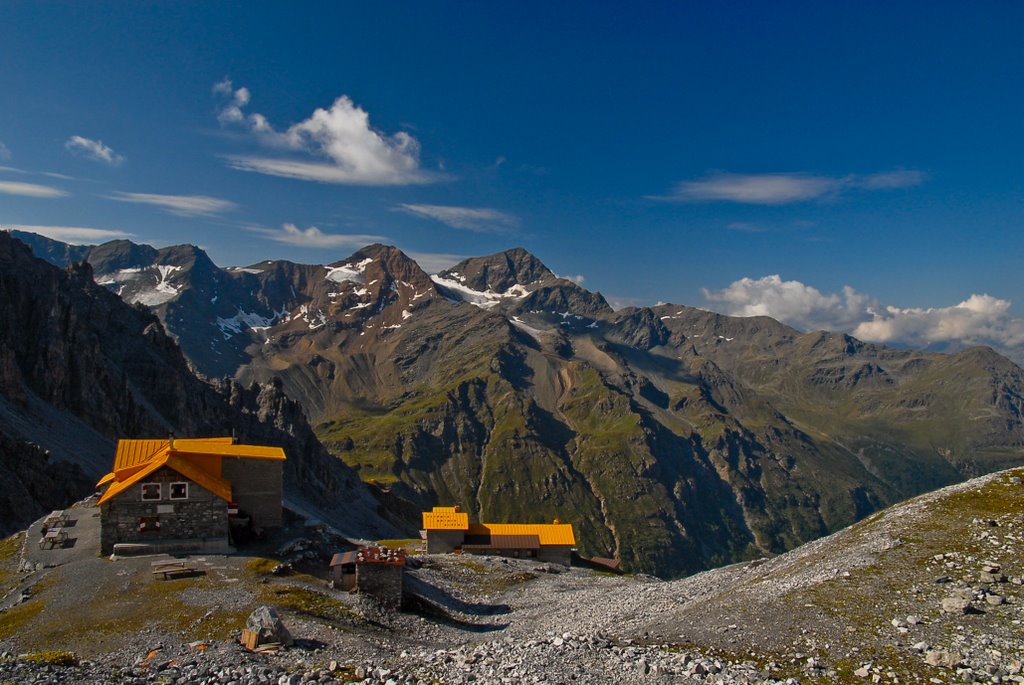 Rifugio V° Alpini Val Zebru' (SO) by g.lalli