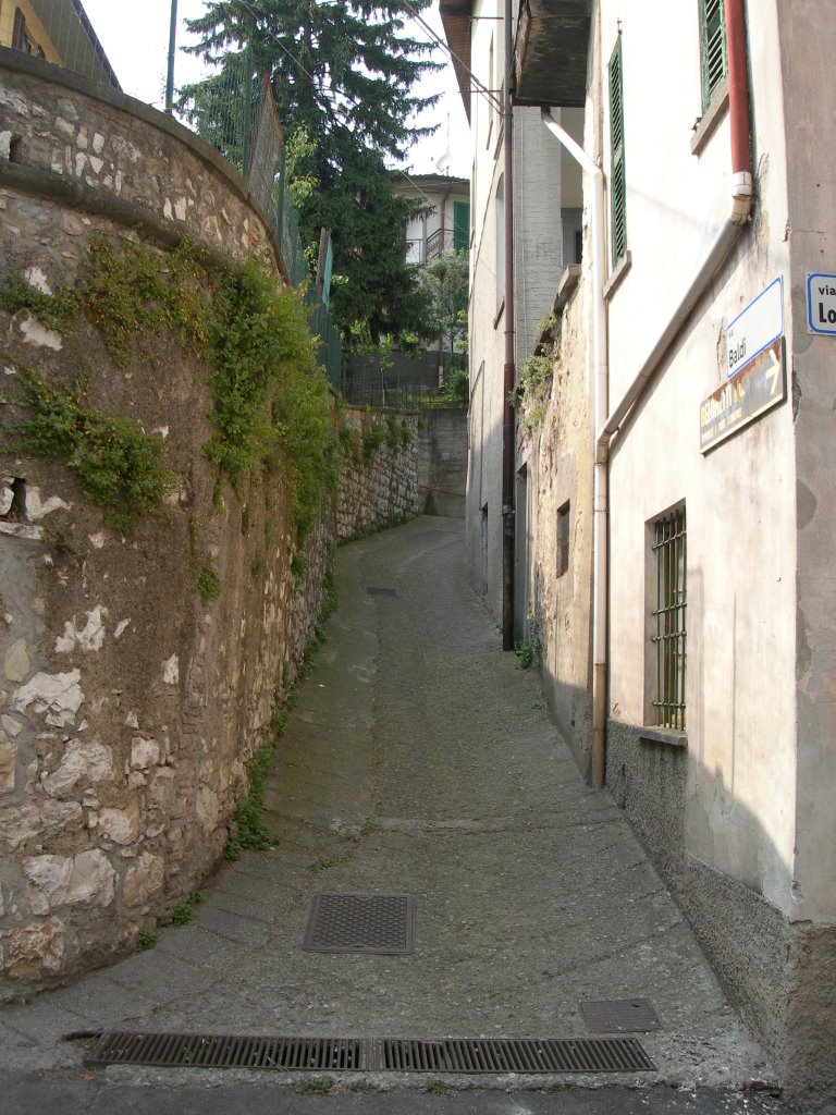 Old street going to the top of Adrara San Martino by randagino