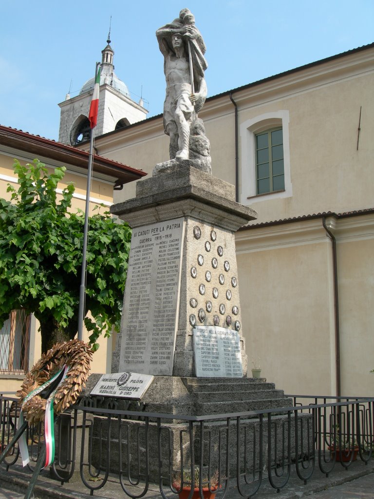 Monument to the war deaths by randagino