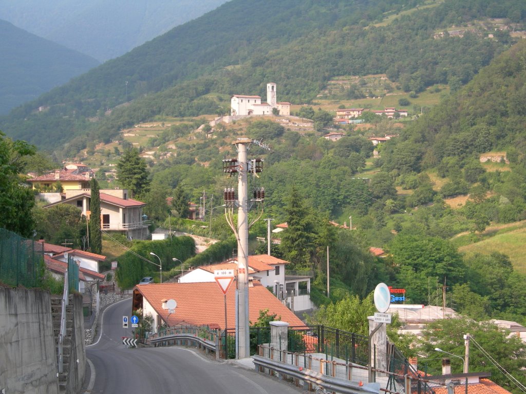 View from the top of Adrara by randagino