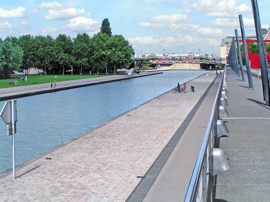 Paris - Canal de L'Ourcq by lutetia