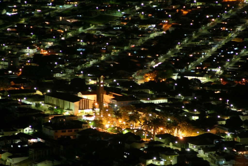 Carmo do Rio Claro - vista noturna by marciokiyoshi