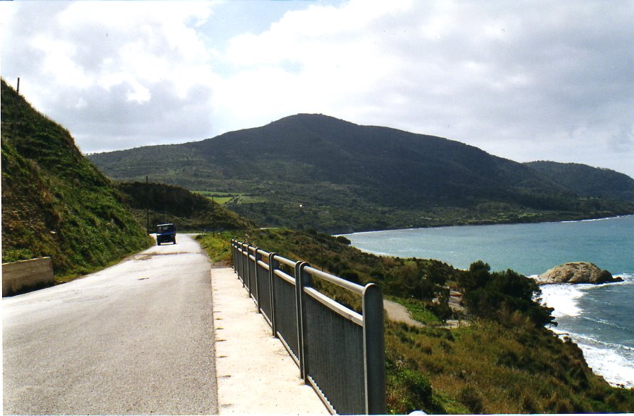 Strada di Agropoli by Alessandro Bonavita