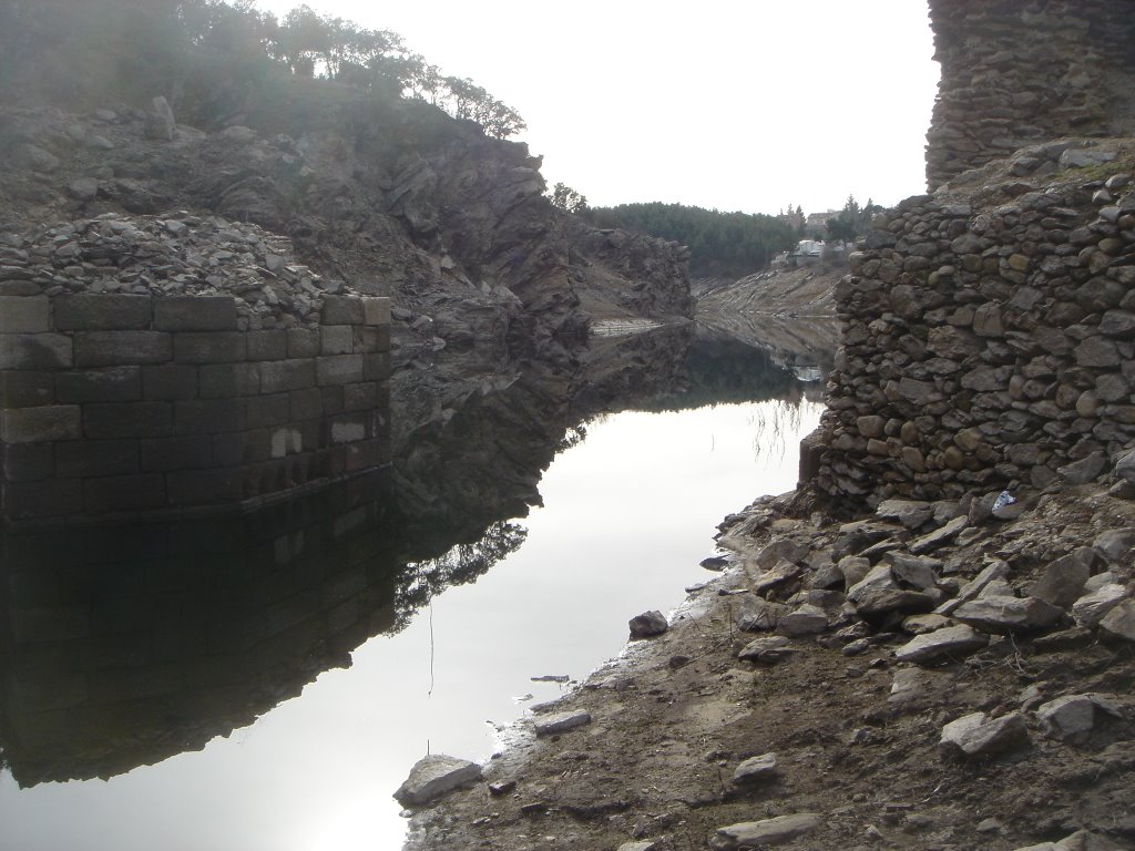 Orilla del Rio, Puente caido by Francisco Pichardo