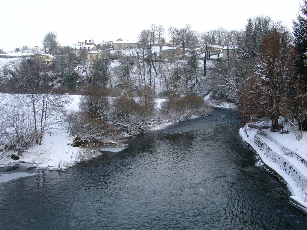 La Cère, en aval du pont (Hiver) by Xavier Deltrieu