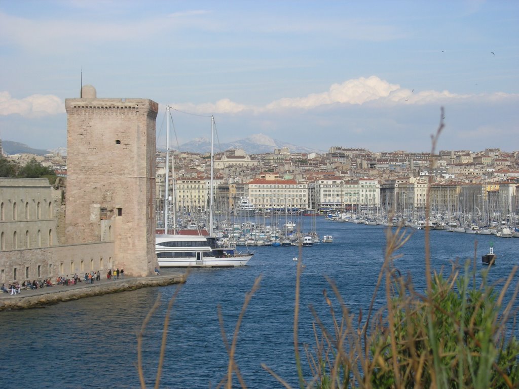 Entrée du vieux port marseille by jacques moreau