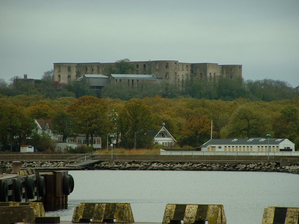 Borgholms slott sett från hamnen by storlinge