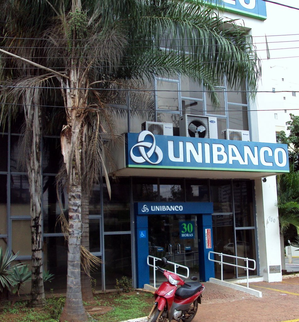 Praça Tamandare - Unibanco - Goiania, Brazil by Gene Whitmer