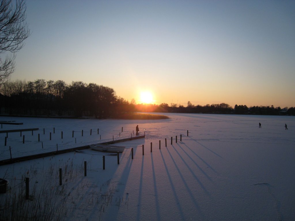 Lyngby Sø og Bådehavn ved solnedgang, vinter by jesfab