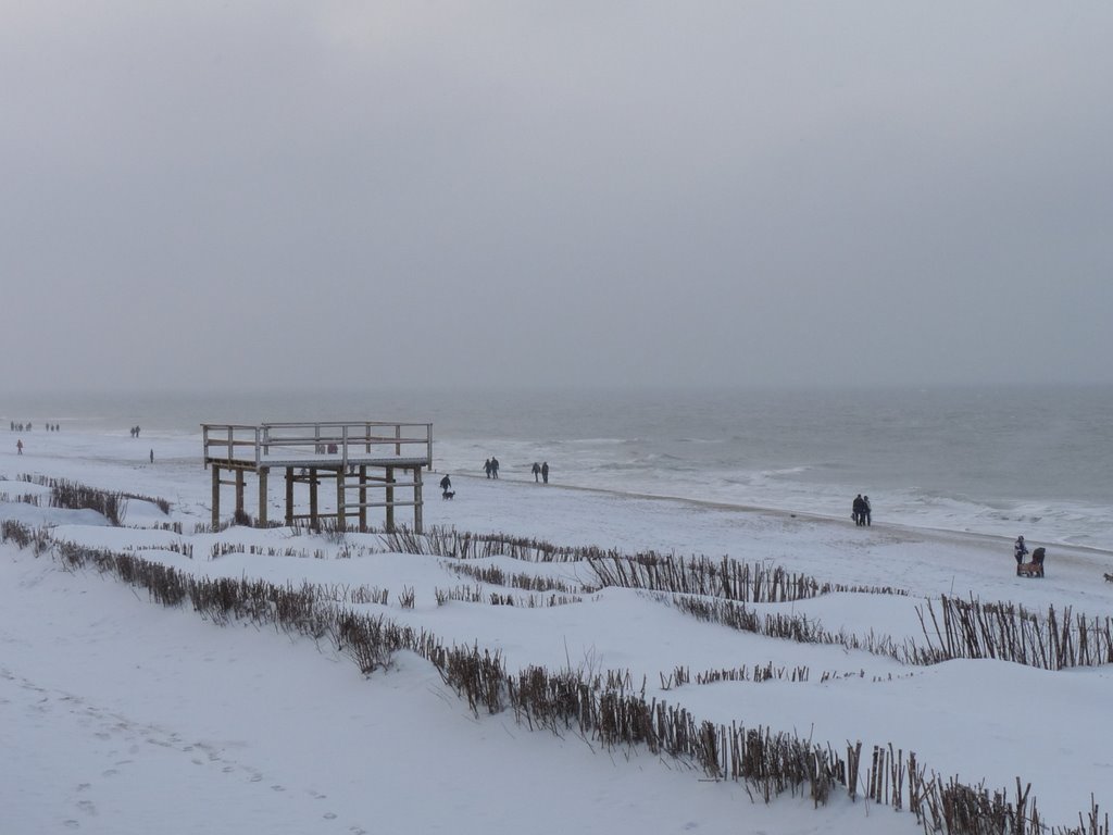 Schneegestöber am Strand by Hedwig Bäuning