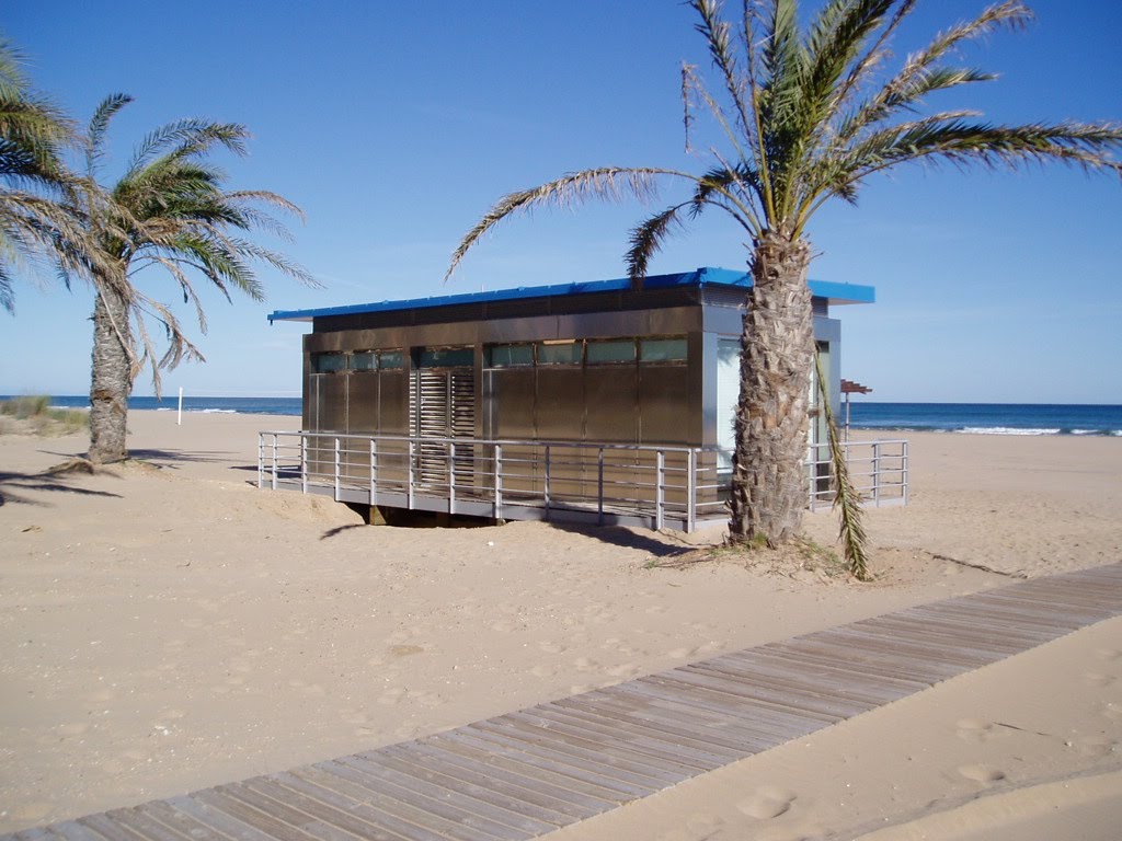 Edificio primeros auxilios Playa de Gandia by juromeneses