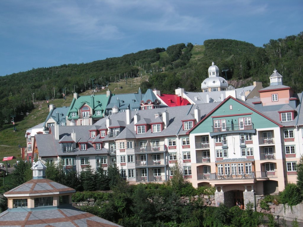 Mont-Tremblant by Joan Gener M.