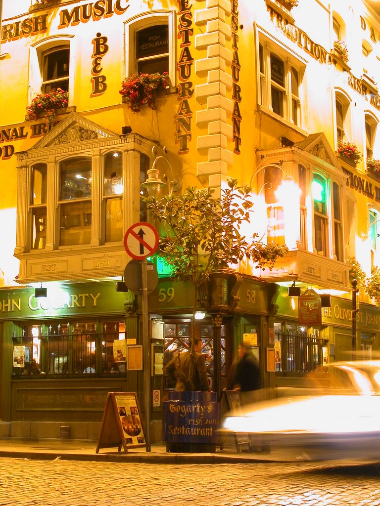 Dublin - Temple Bar - Oliver St. John Gogarty's Pub by Benoit Brémilts