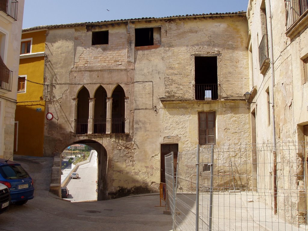 Palau de la duquessa d’almodóvar, ontinyent (estat juliol 2005) by Francesc Montosa