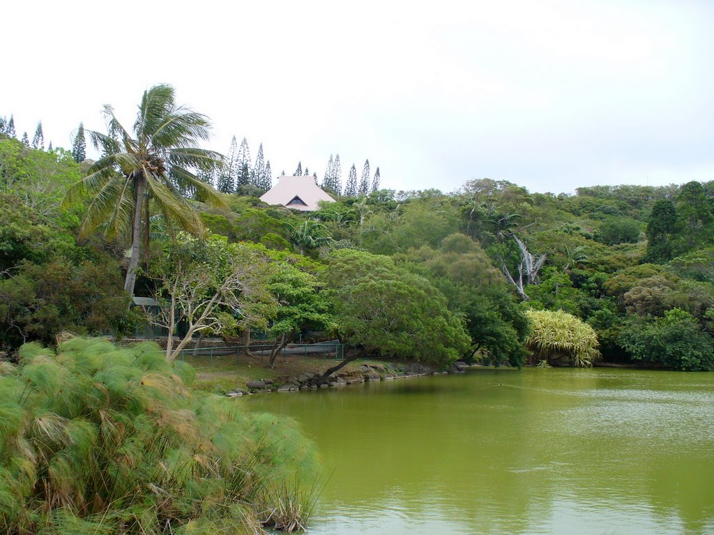 Le lac et la Maison de la Nature by alcedo888