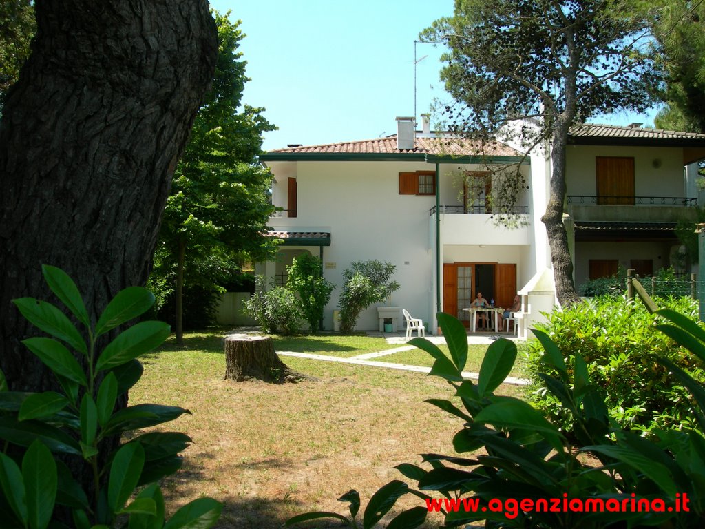 Villa Cometa Bibione by Agenzia Marina