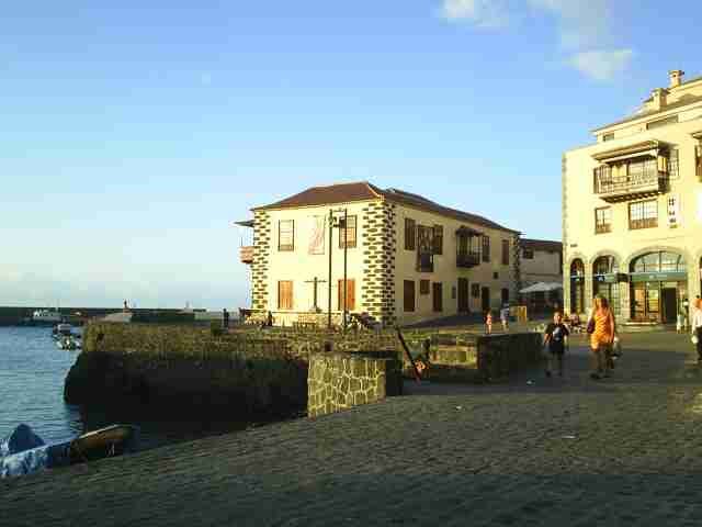 Casa de la aduana by Fernando Vázquez Gle…