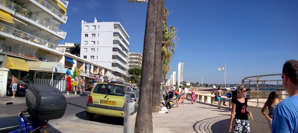 Montage panoramique d'une vue sur le Boulevard Charles Guillaumont, Juan-les-Pins by Salomon BARZILAI & Jerome IBY