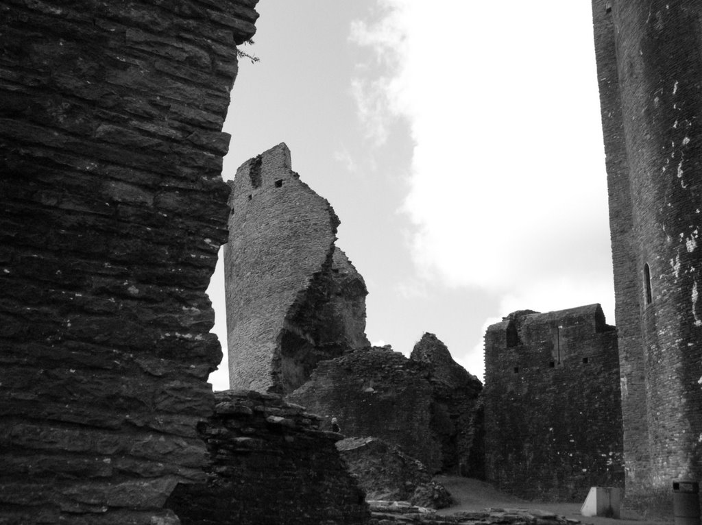 Caerphilly castle in Southwales by singa