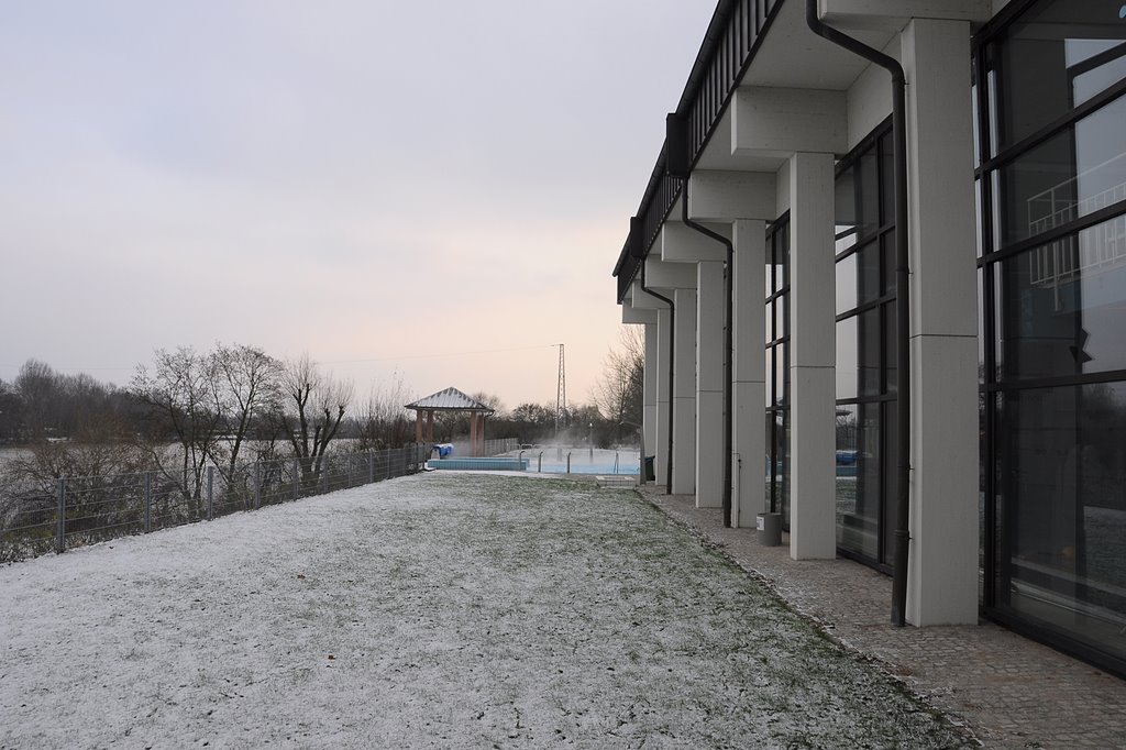 Rückseite vom Schwimmbad by Fotogruppe Edingen HDW