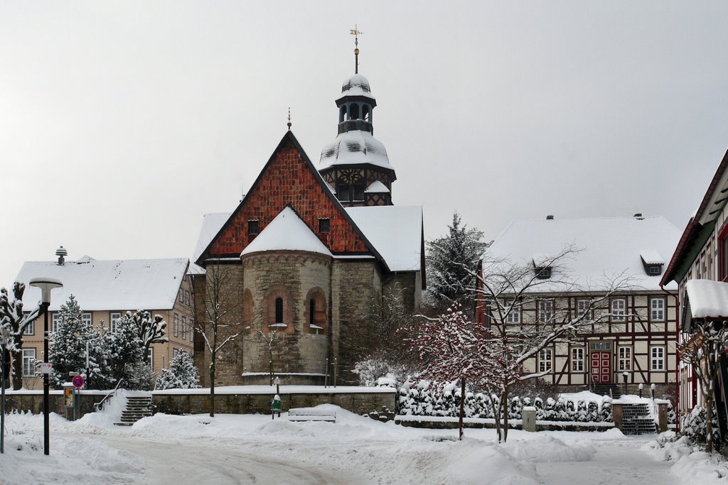 Gittelde - St. Mauritiuskirche im Winter by Wolfgang Spillner