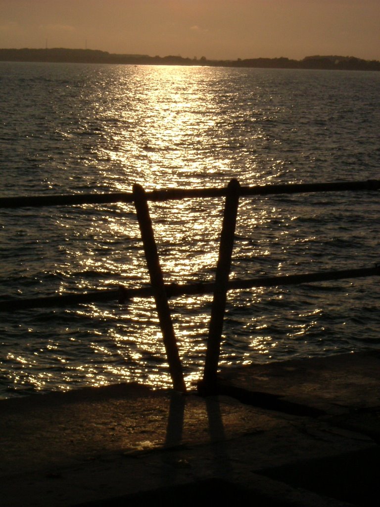 Controluce dal pontile 30 6 07 by Luigi Barbadoro - "homo latitans"