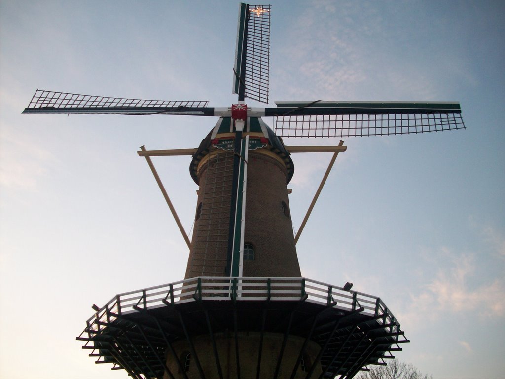 Molen de Hoop in de vesting van Hellevoetsluis by Jeanette @