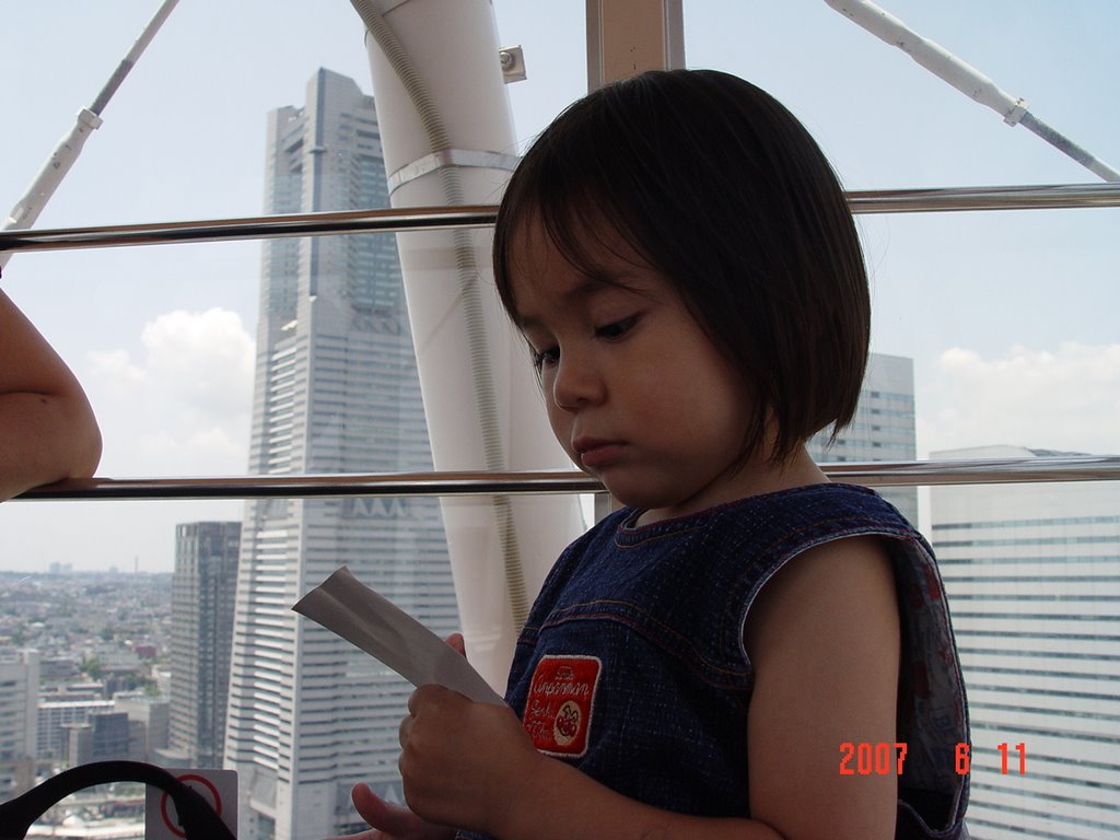 amaranta inside ferris wheel @ cosmo world Yokohama by tarahu