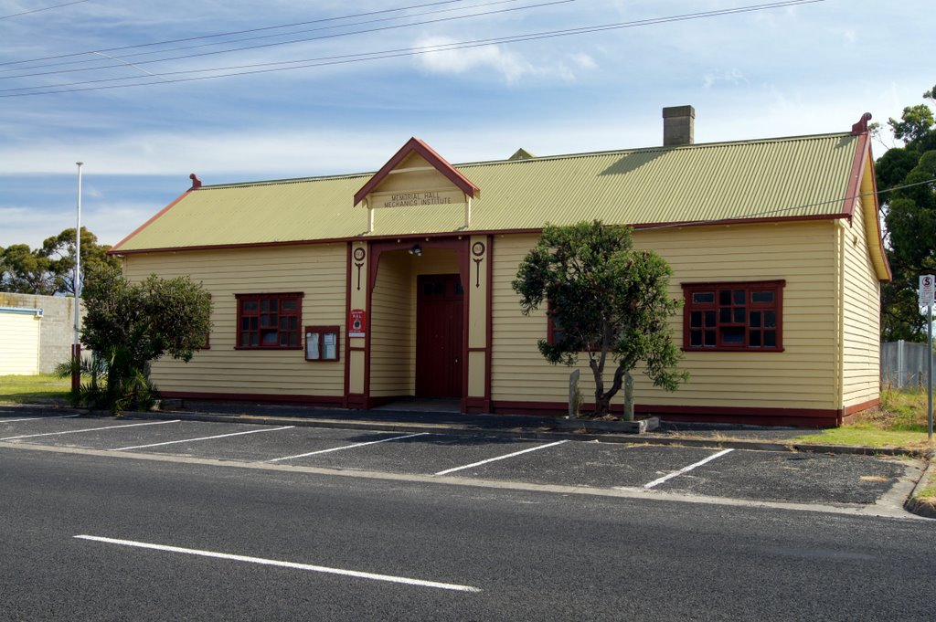 Tarwin Lower Memorial Hall (former Mechanics Institute and free library) - 2010 by Muzza from McCrae