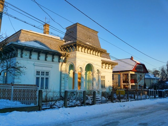 Casă Fălticeni (dec 2008) by Mihai Răitaru