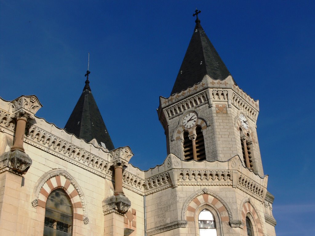 Eglise de Régnié Durette (Rhône) by Naru Kenji