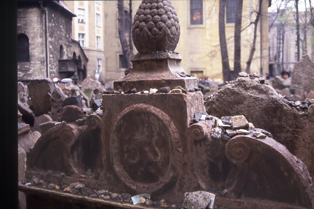 Prague tombe de rabbi Loew by Josimon