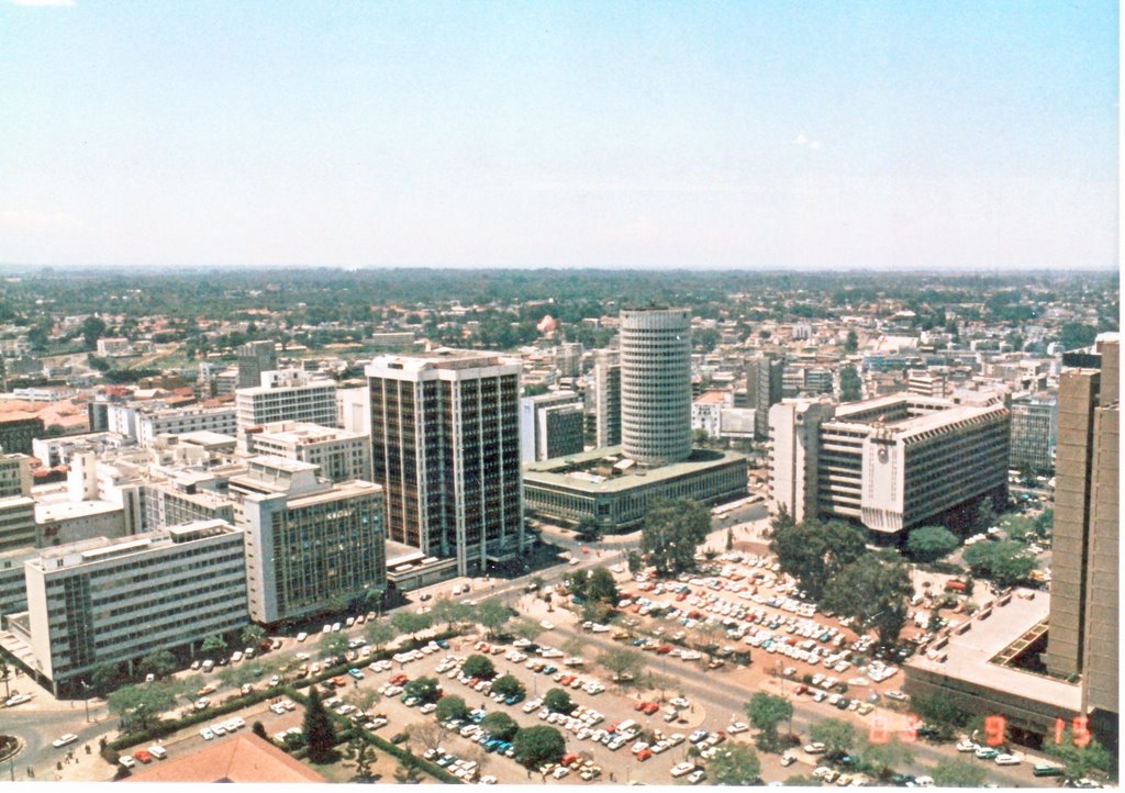 Nairobi　KICCビルから南の市街 1983年 by Shotake Takayoshi