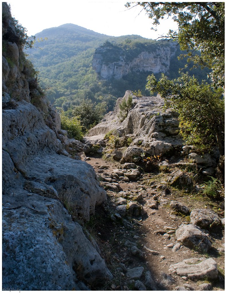 September 2009 - Luberon - Fort de Buoux by Gutzemberg