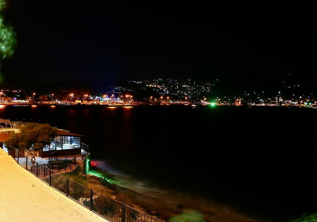 BODRUM - Gündoğan koyu - gece by Ümit Tuncay