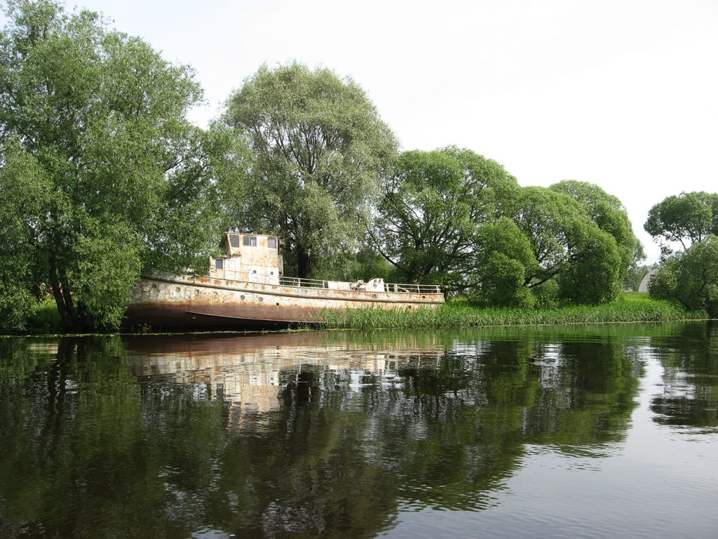 Old ship on the Emajõgi by Raivo S