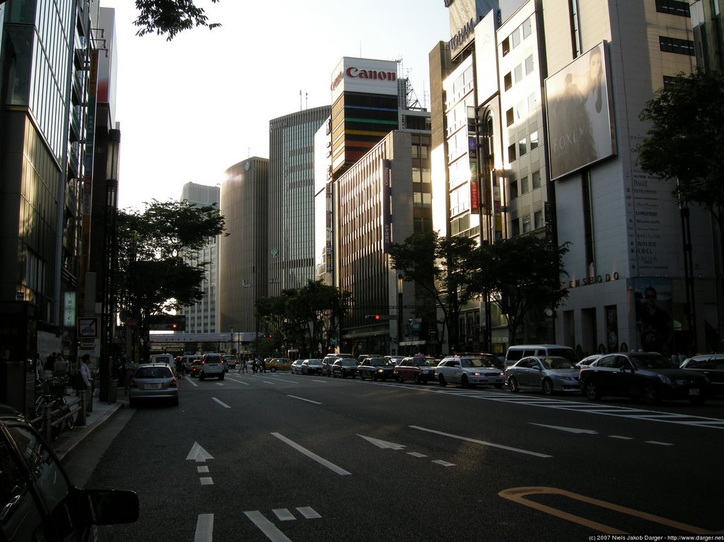 2007-06-02 Tokyo towards skuiyabashi crossing by Jakob Darger