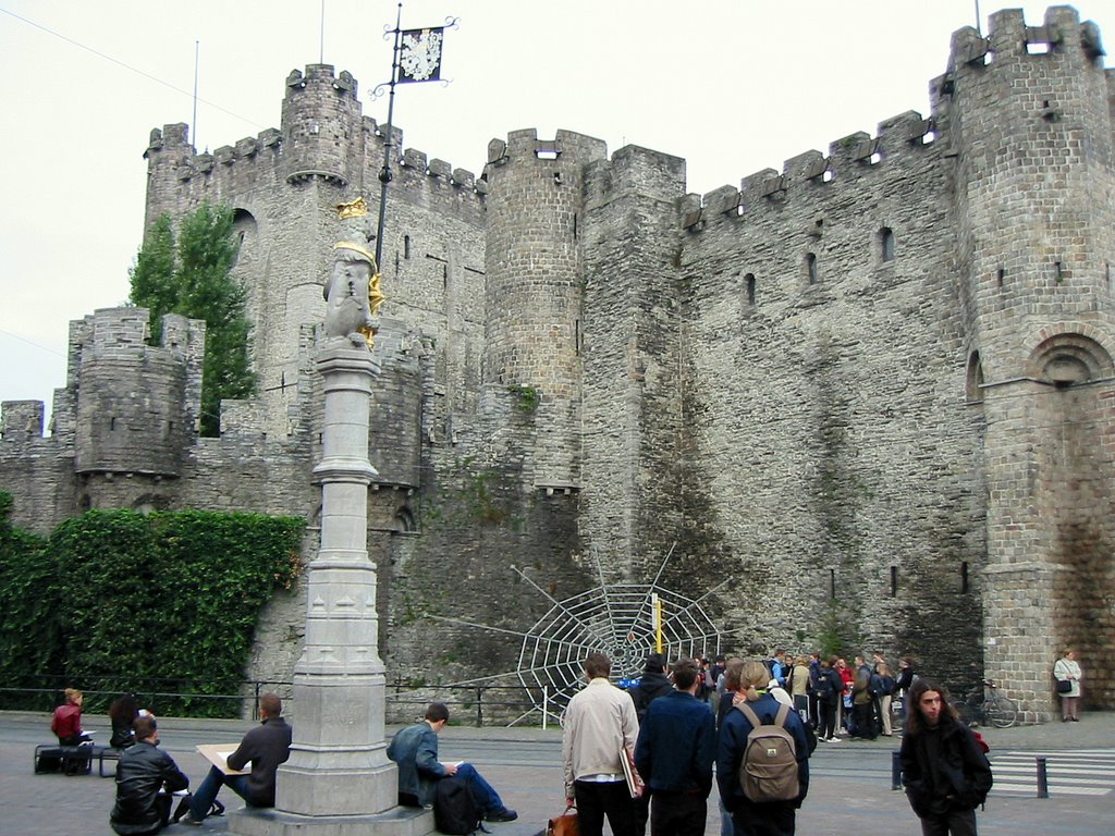 Gent - Veerleplein: Gravensteen (Count's Castle) (1180) by Peter Maes